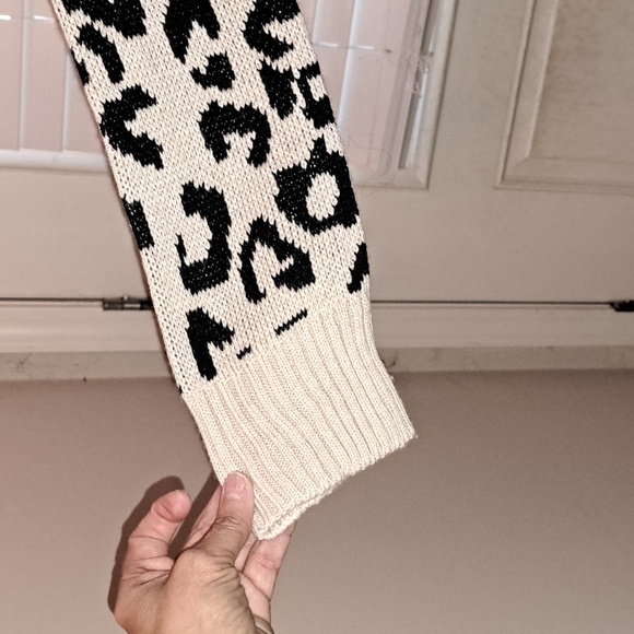 NWT OVERSIZE CARDIGAN - Picture 4 of 7